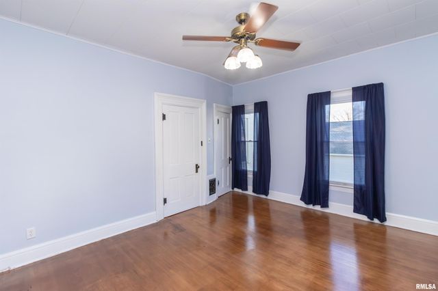 118 S HIGH Street, Washington, IL 61571
