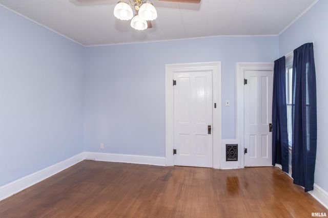 118 S HIGH Street, Washington, IL 61571