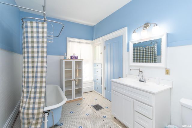 118 S HIGH Street, Washington, IL 61571