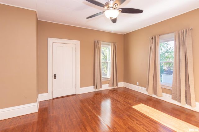 118 S HIGH Street, Washington, IL 61571