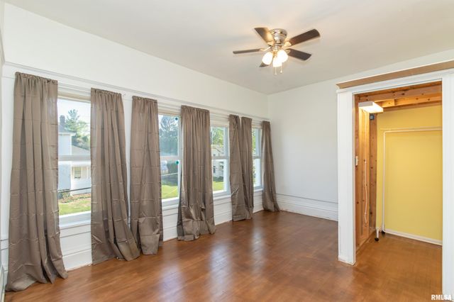118 S HIGH Street, Washington, IL 61571
