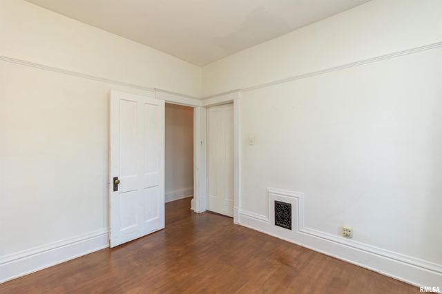 118 S HIGH Street, Washington, IL 61571