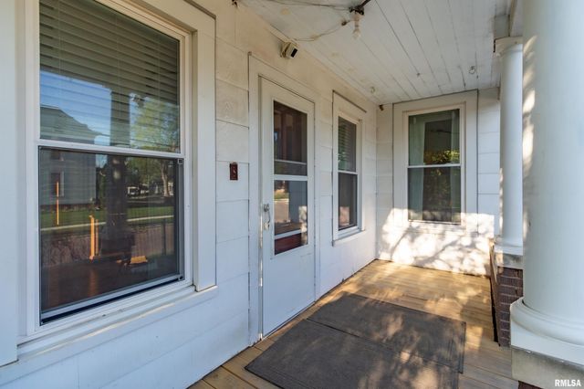 118 S HIGH Street, Washington, IL 61571