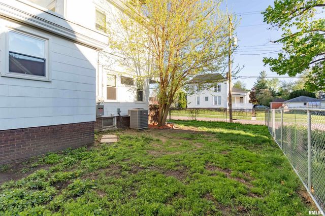118 S HIGH Street, Washington, IL 61571