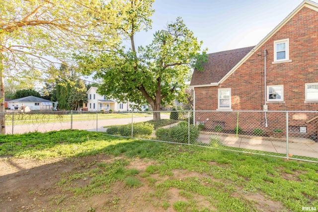 118 S HIGH Street, Washington, IL 61571