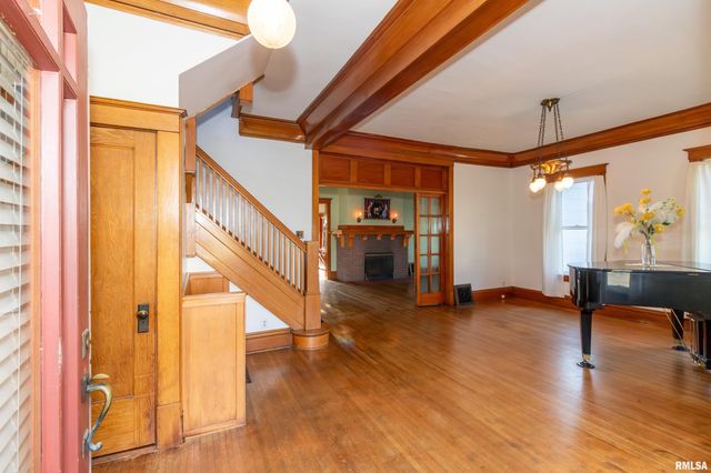 118 S HIGH Street, Washington, IL 61571