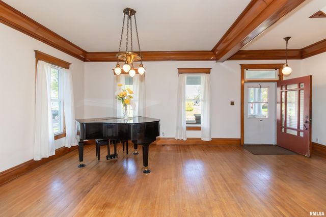 118 S HIGH Street, Washington, IL 61571