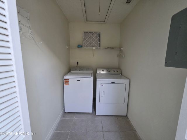 1301 W DEFENDER Court, Jacksonville, FL 32233