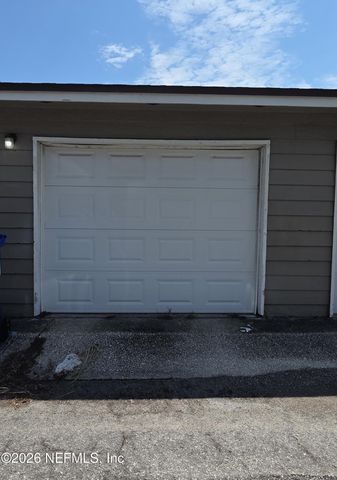 1301 W DEFENDER Court, Jacksonville, FL 32233