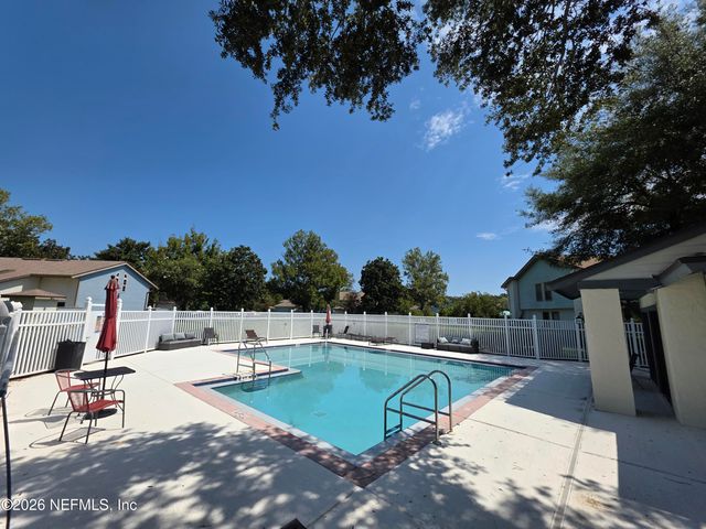 1301 W DEFENDER Court, Jacksonville, FL 32233