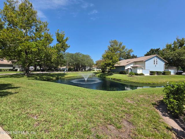 1301 W DEFENDER Court, Jacksonville, FL 32233