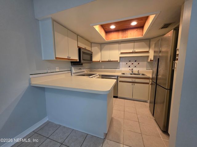 1301 W DEFENDER Court, Jacksonville, FL 32233