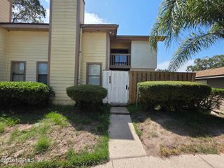 1301 W DEFENDER Court, Jacksonville, FL 32233