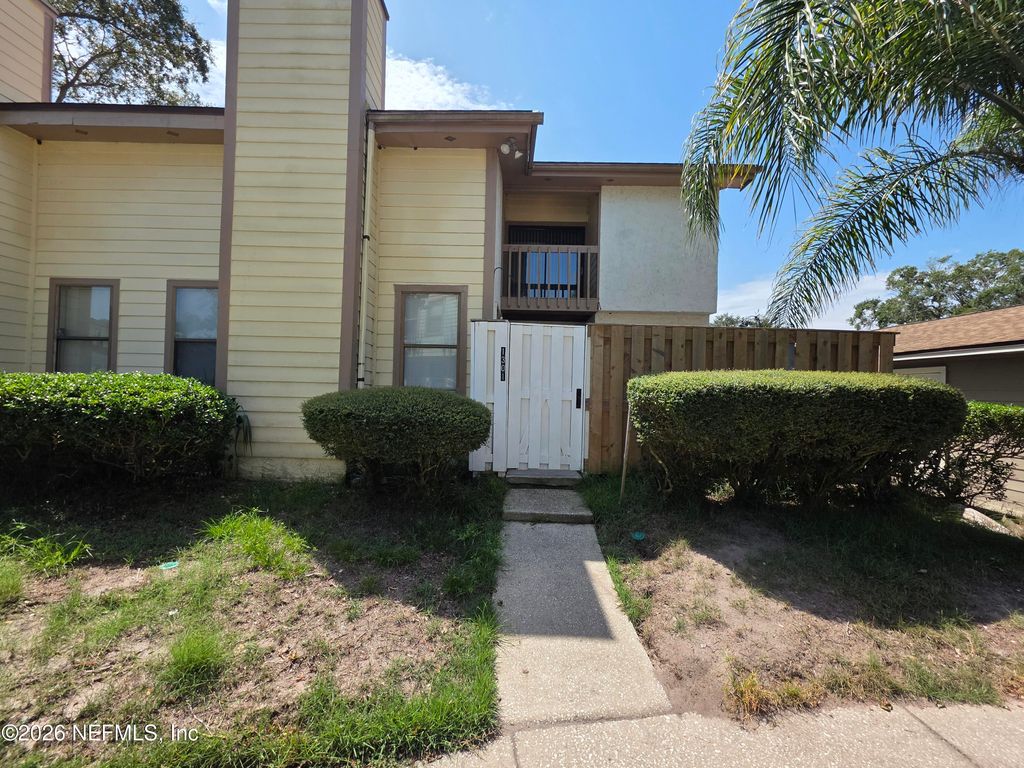 1301 W DEFENDER Court, Jacksonville, FL 32233