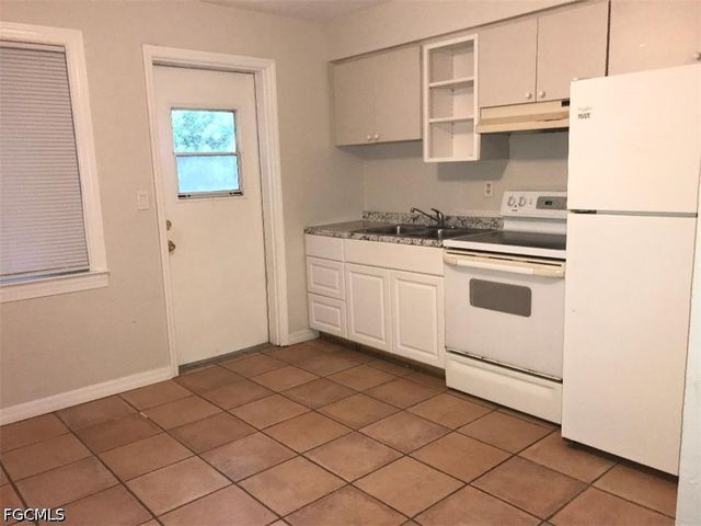 334 Palmetto DR 2, Cape Coral, FL 33904