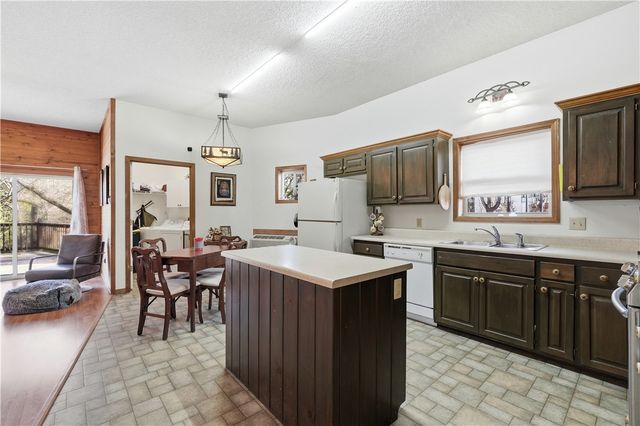 2080 E Van Buren, Eureka Springs, AR 72632