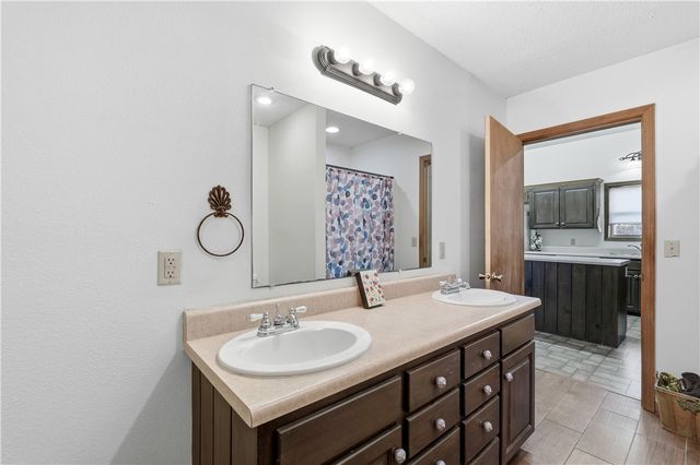 2080 E Van Buren, Eureka Springs, AR 72632