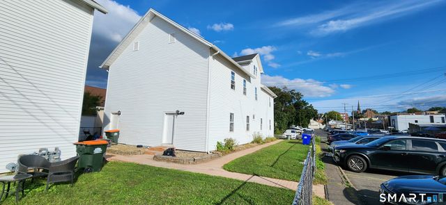 24 Meadow Street 1st Fl. South, Wallingford, CT 06492
