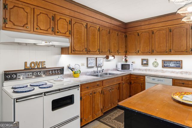 395 E Louise Street, Clarkesville, GA 30523