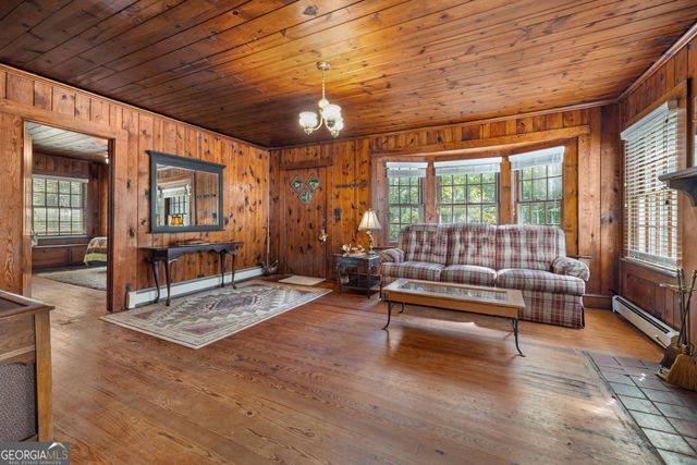 395 E Louise Street, Clarkesville, GA 30523