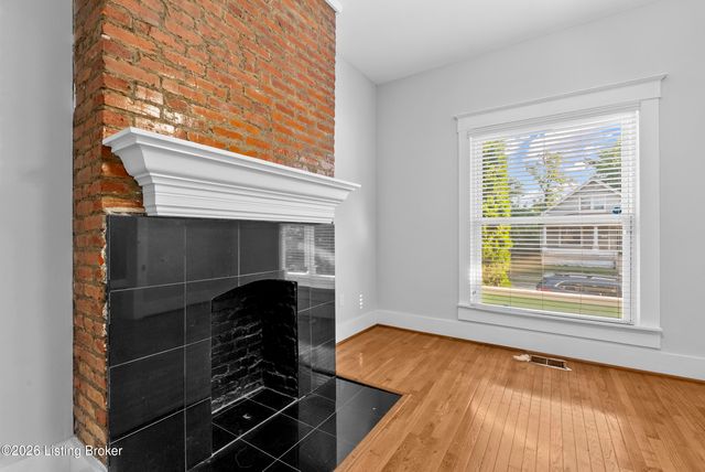 434 E Oak St, Louisville, KY 40203