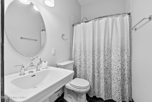 434 E Oak St, Louisville, KY 40203