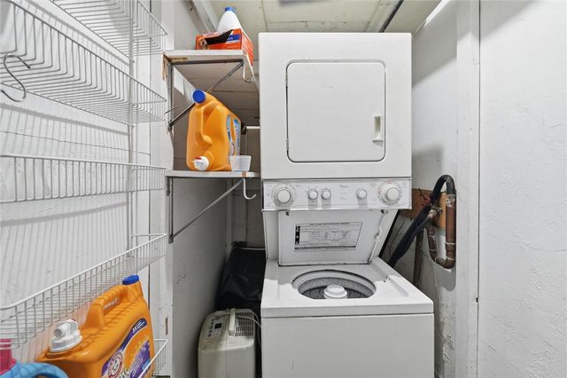 7105 Reynolds St, Point Breeze, PA 15208