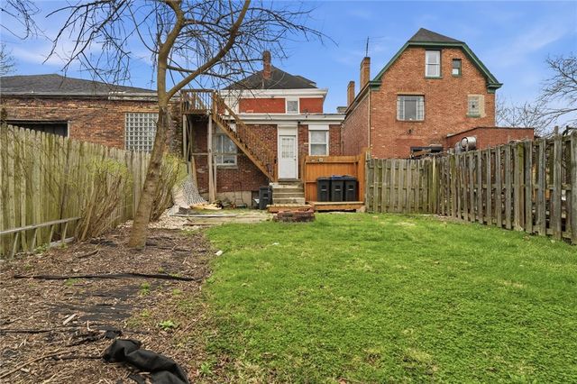 7105 Reynolds St, Point Breeze, PA 15208