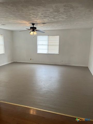 208 E Voelter Avenue, Killeen, TX 76541