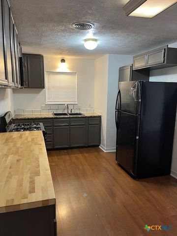 208 E Voelter Avenue, Killeen, TX 76541