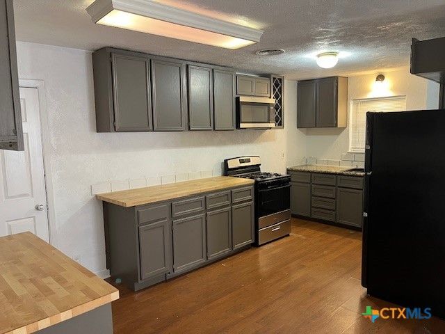 208 E Voelter Avenue, Killeen, TX 76541