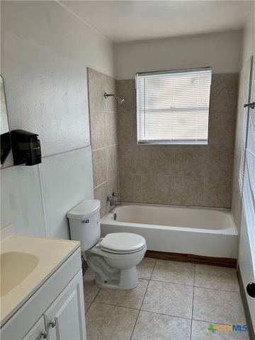 208 E Voelter Avenue, Killeen, TX 76541