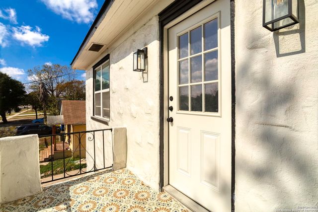 2011 Cincinnati Ave, San Antonio, TX 78228