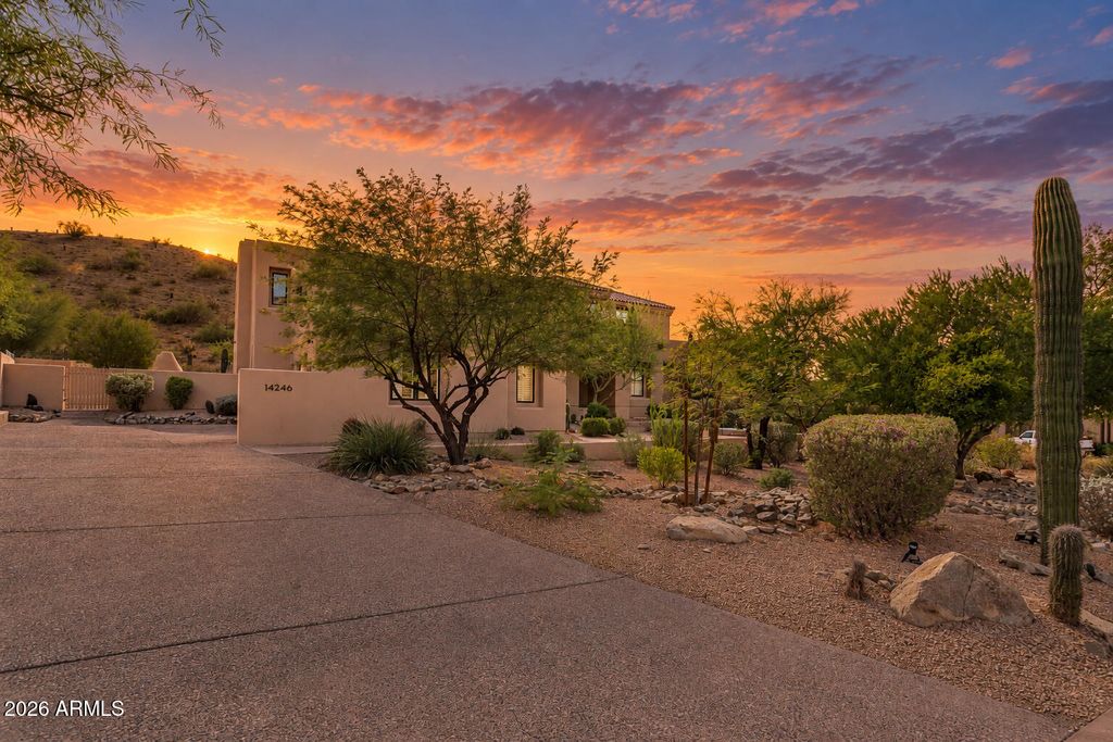 14246 S CANYON Drive, Phoenix, AZ 85048 — photo 4