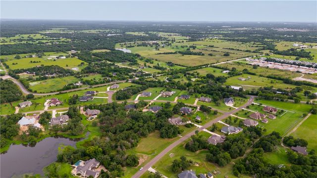 6922 McCrae Lane, Bryan, TX 77808