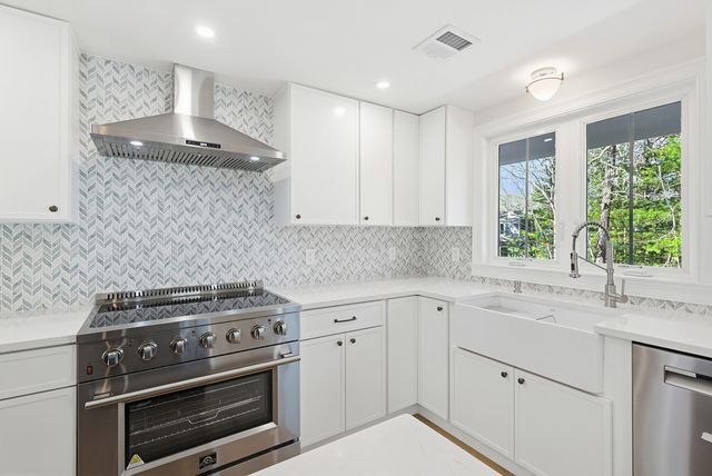 31 Marway, Mashpee, MA 02649