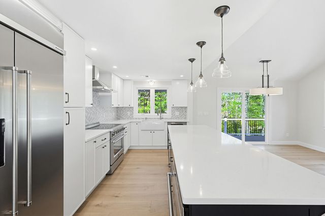 31 Marway, Mashpee, MA 02649