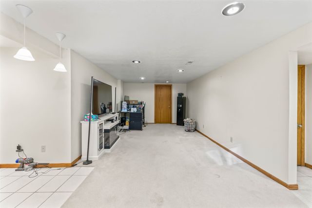 4900 Fairview Drive, Pleasant Hill, IA 50327