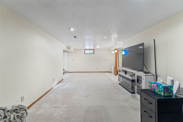 4900 Fairview Drive, Pleasant Hill, IA 50327