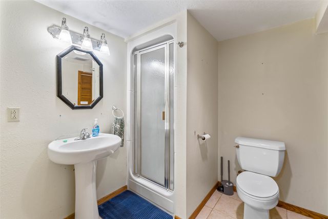 4900 Fairview Drive, Pleasant Hill, IA 50327