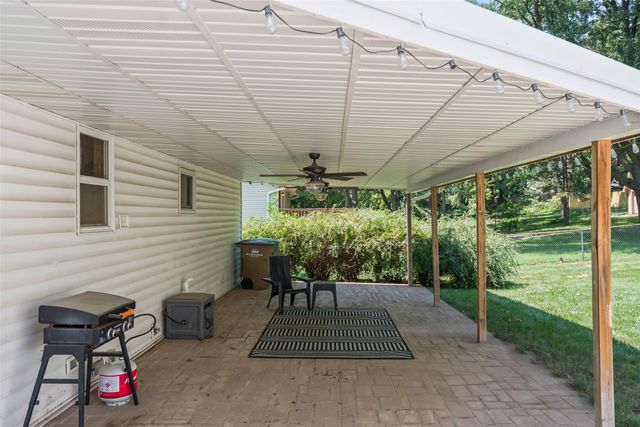 4900 Fairview Drive, Pleasant Hill, IA 50327