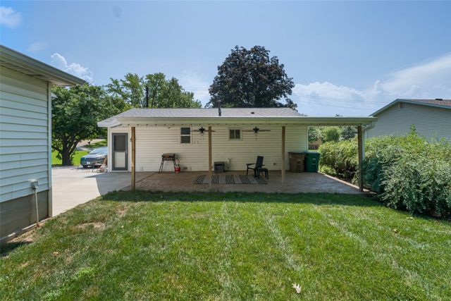 4900 Fairview Drive, Pleasant Hill, IA 50327