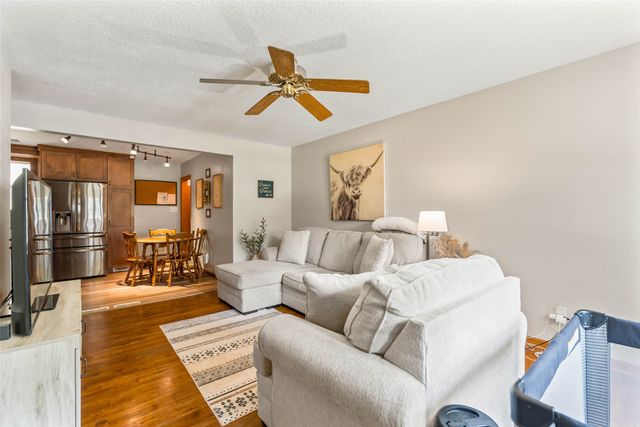 4900 Fairview Drive, Pleasant Hill, IA 50327