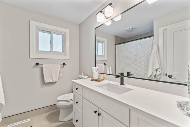 4900 Fairview Drive, Pleasant Hill, IA 50327