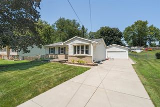 4900 Fairview Drive, Pleasant Hill, IA 50327
