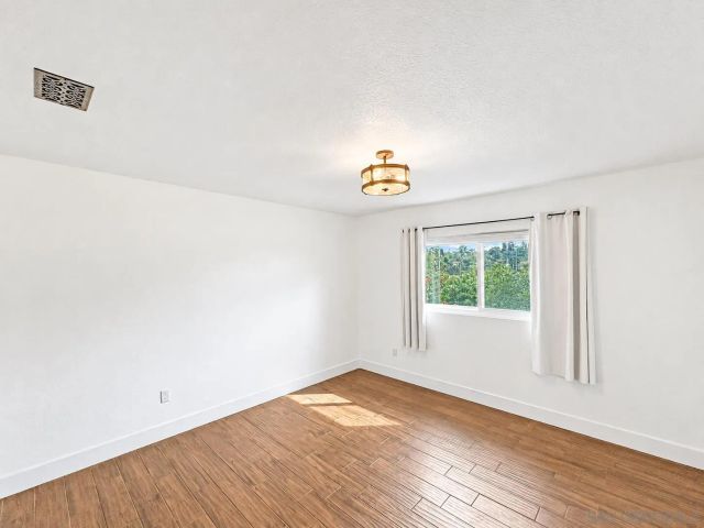 1229 Sandra Circle, Vista, CA 92083