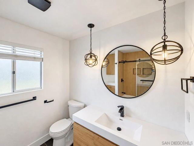 1229 Sandra Circle, Vista, CA 92083