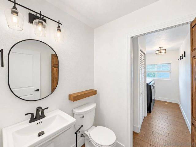 1229 Sandra Circle, Vista, CA 92083