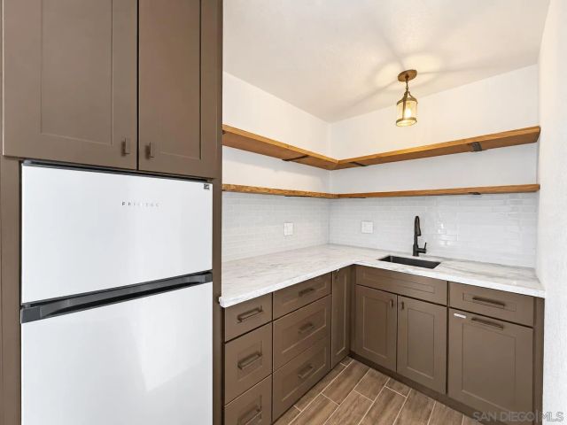 1229 Sandra Circle, Vista, CA 92083