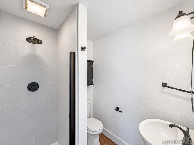1229 Sandra Circle, Vista, CA 92083